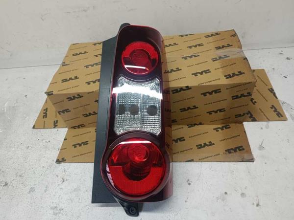 FEU ARRIERE DROIT CITROEN/PEUGEOT - Vue 1